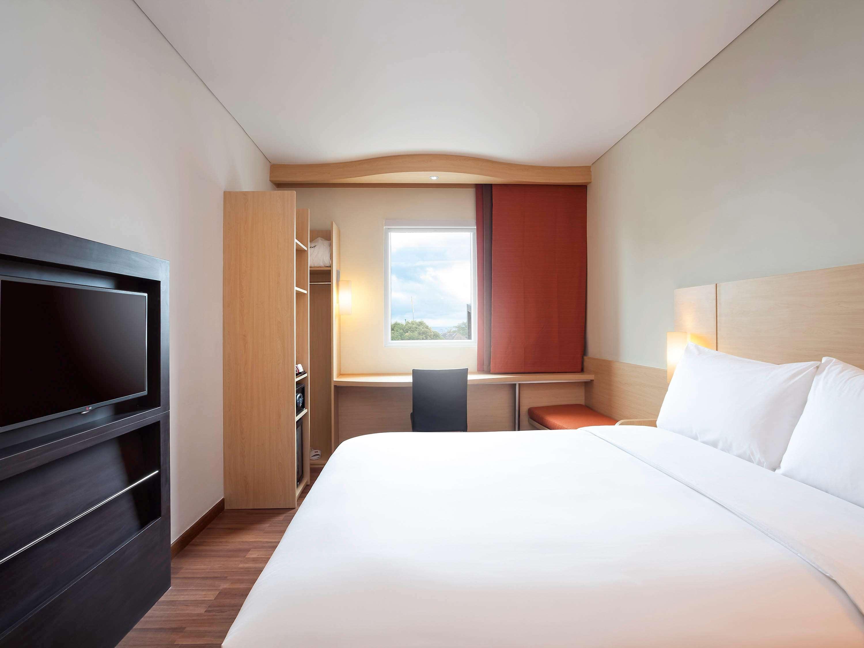 Ibis Makassar City Center Exterior foto
