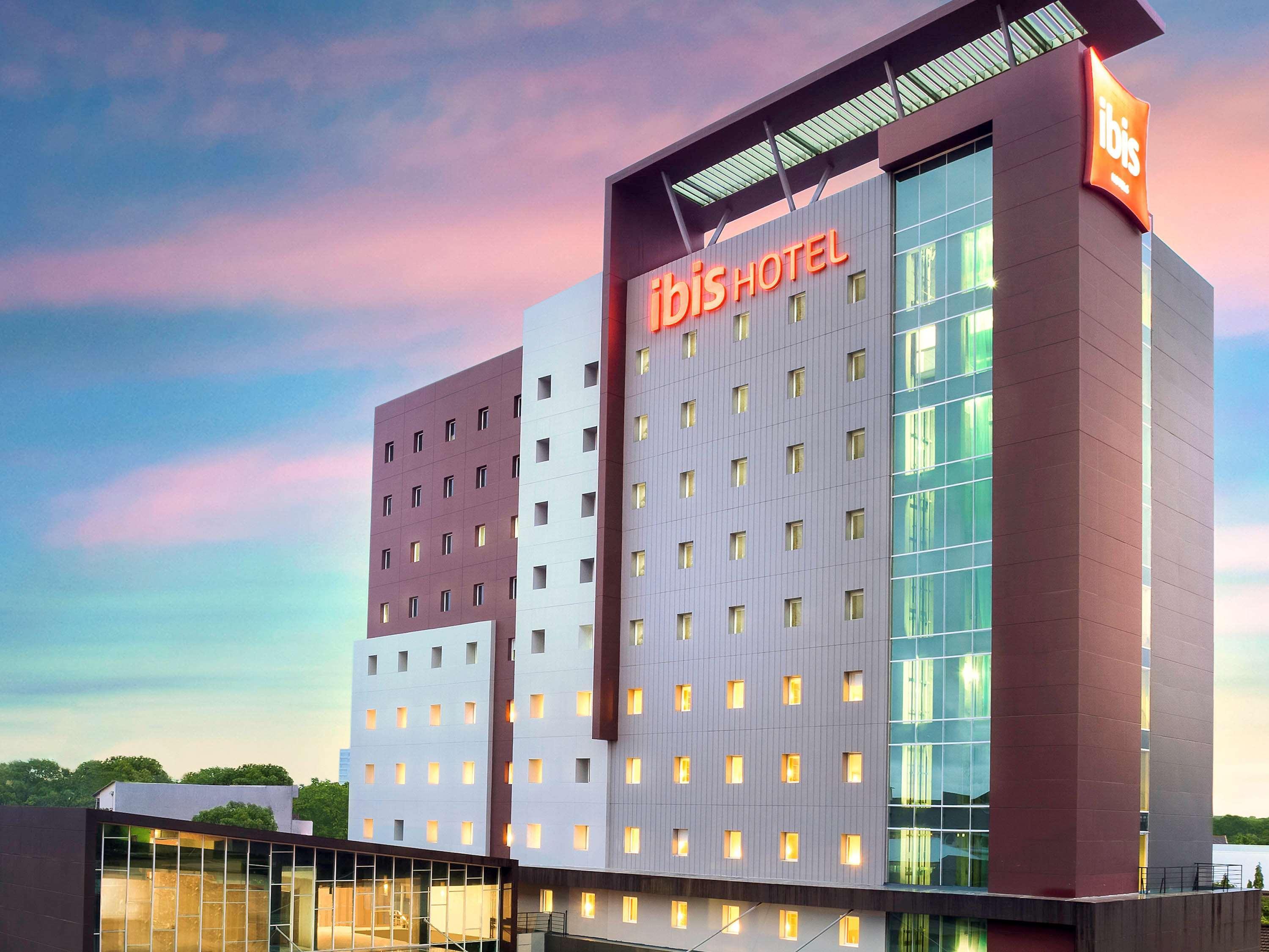 Ibis Makassar City Center Exterior foto