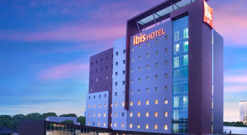 Ibis Makassar City Center Exterior foto